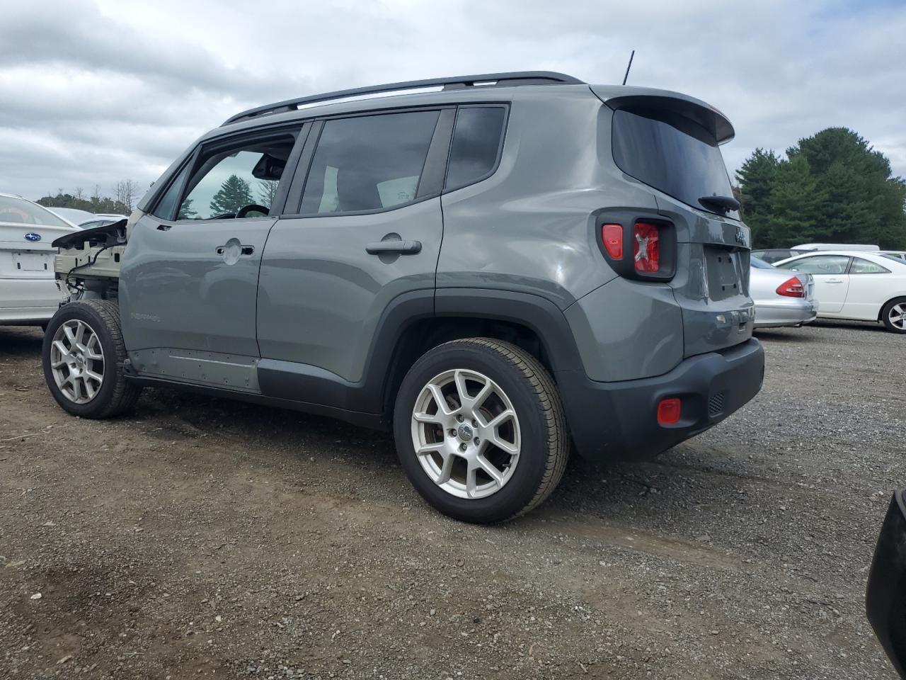 2019 Jeep Renegade Latitude - Image 2
