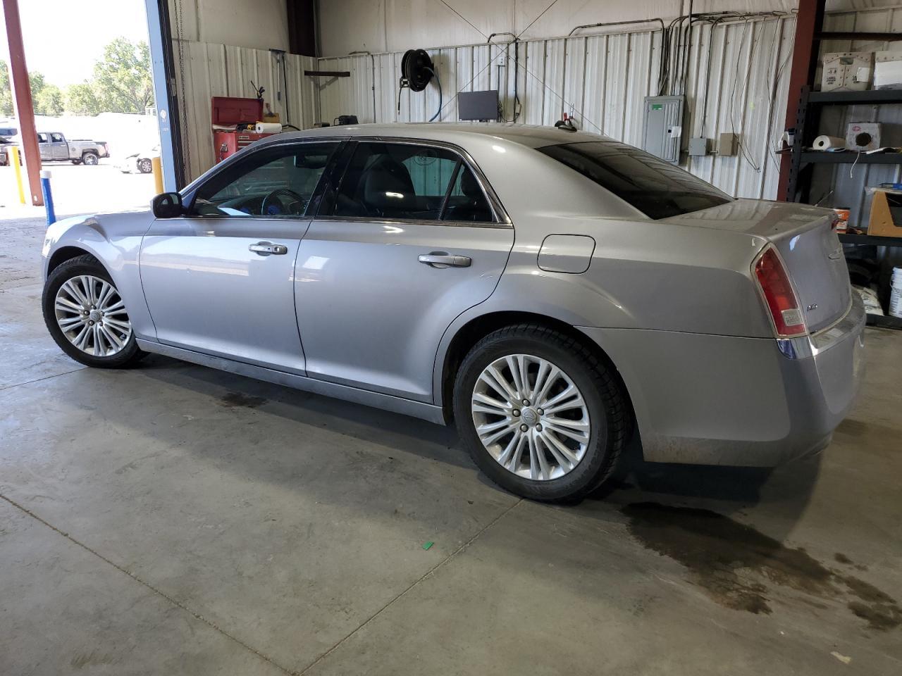 2014 Chrysler 300 - Фото 2