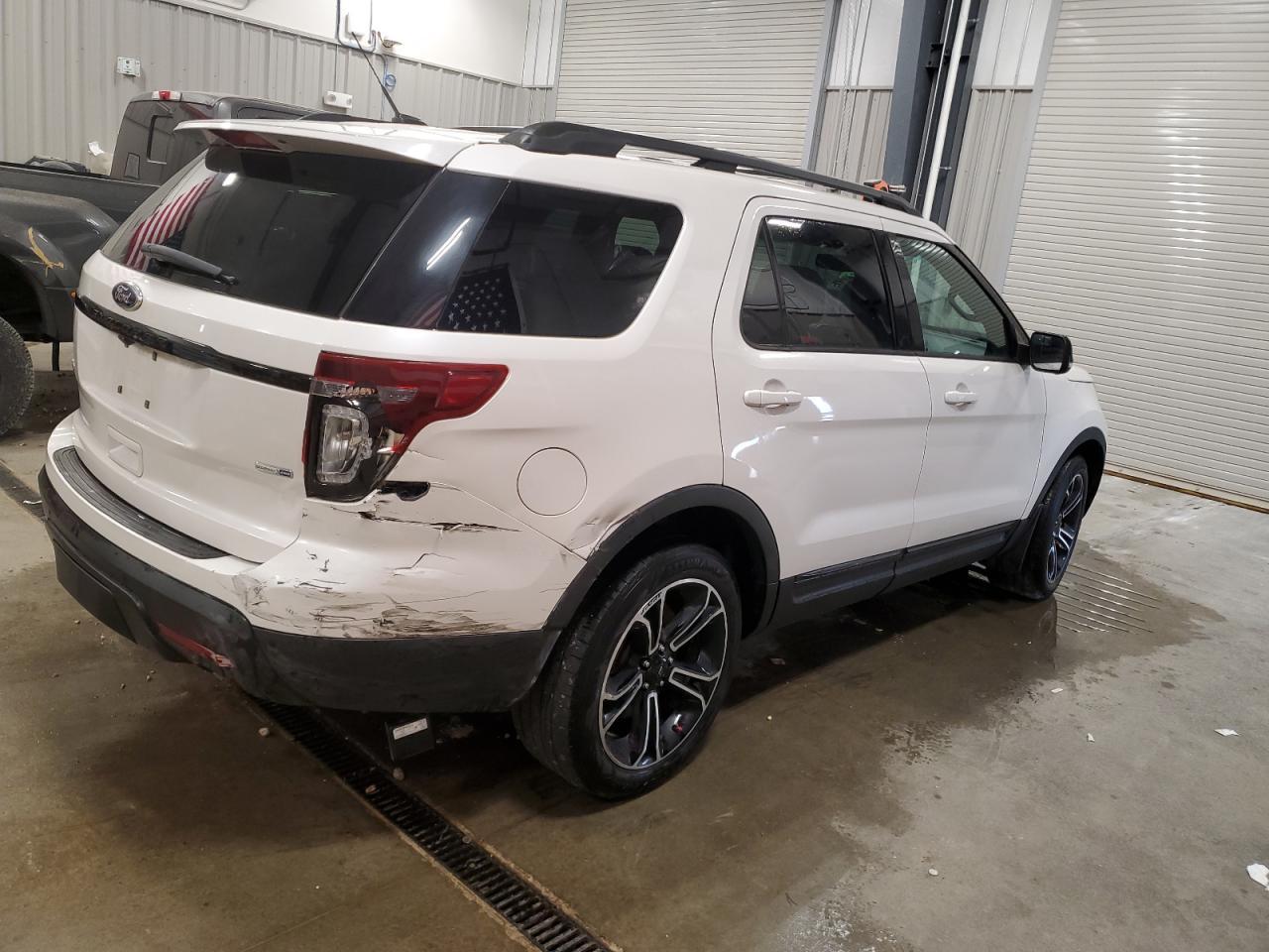 2015 Ford Explorer Sport - Фото 3