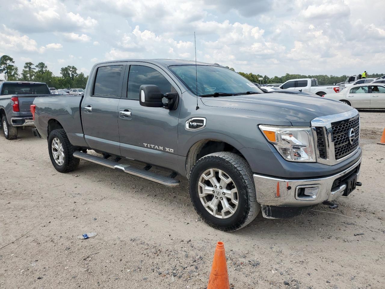 2017 Nissan Titan Xd Sl - Image 4