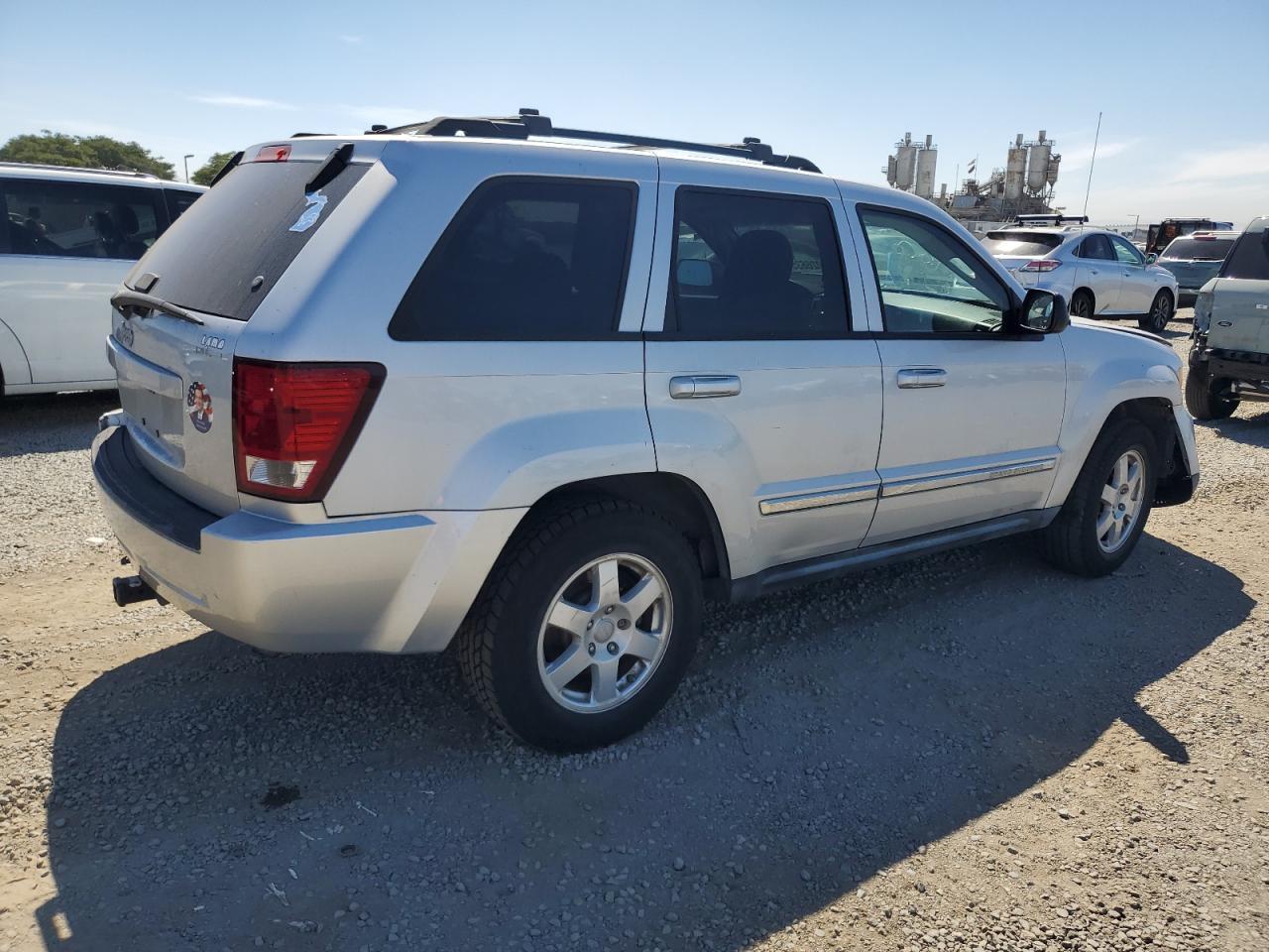 2010 Jeep Grand Cherokee Laredo - Image 3