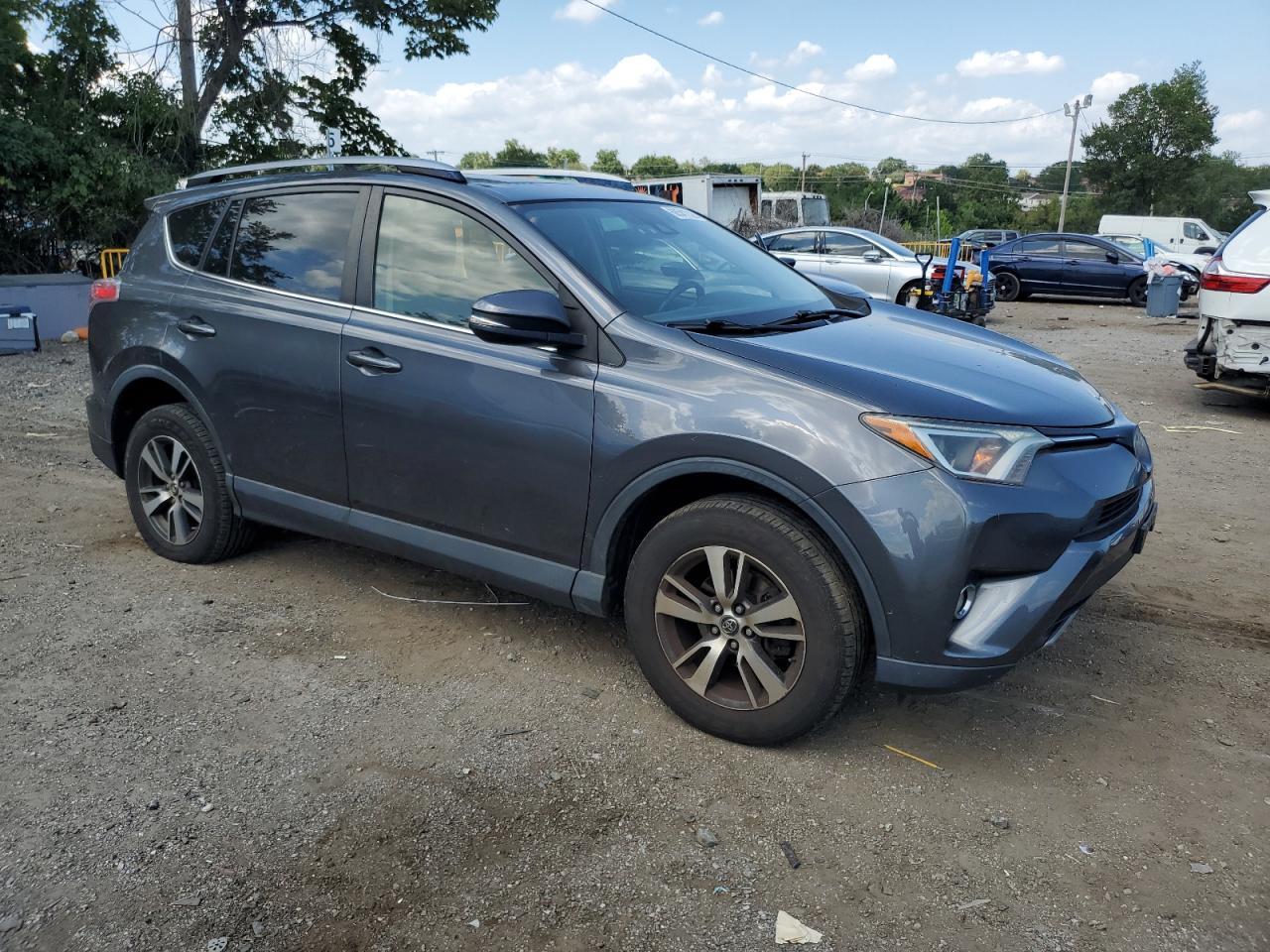 2017 Toyota Rav4 Xle - Image 4