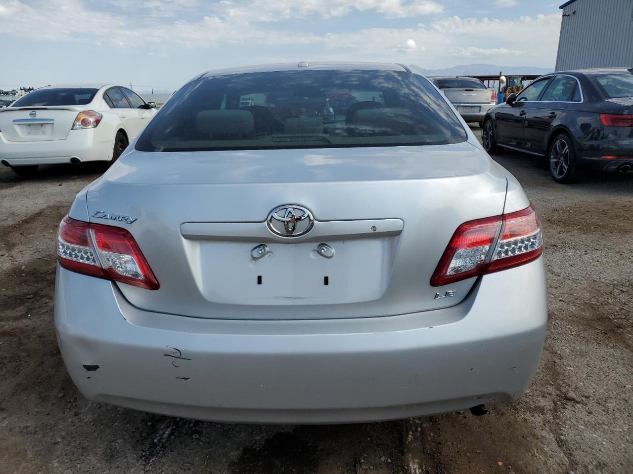 2011 Toyota Camry Base - Фото 6