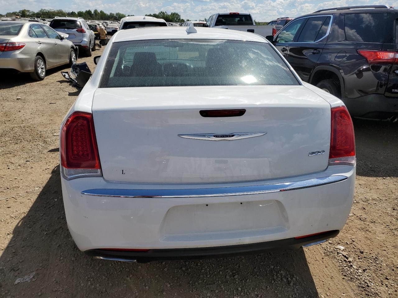 2020 Chrysler 300 Limited - Фото 6