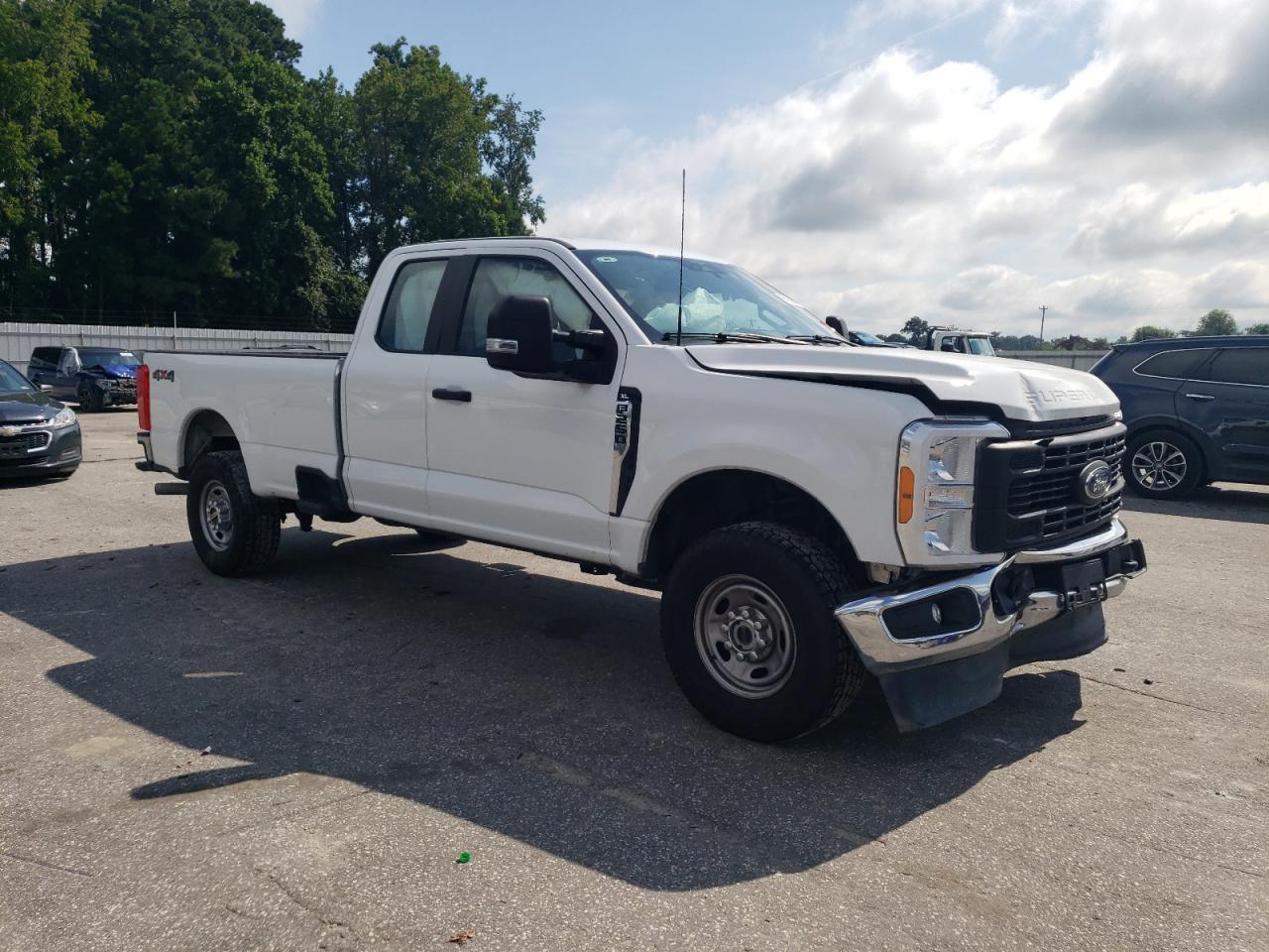 2023 Ford F250 Super Duty - Фото 4