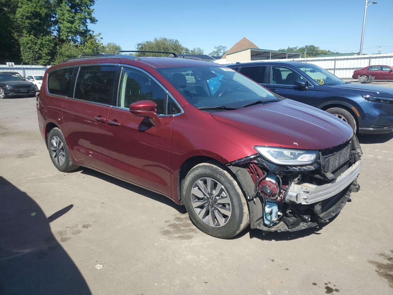 2021 Chrysler Pacifica Hybrid Touring L - Image 4
