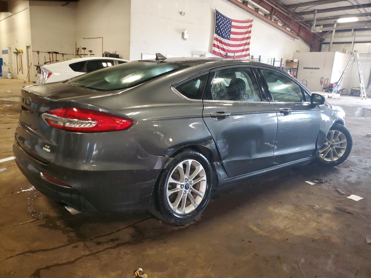 2020 Ford Fusion Se - Фото 3