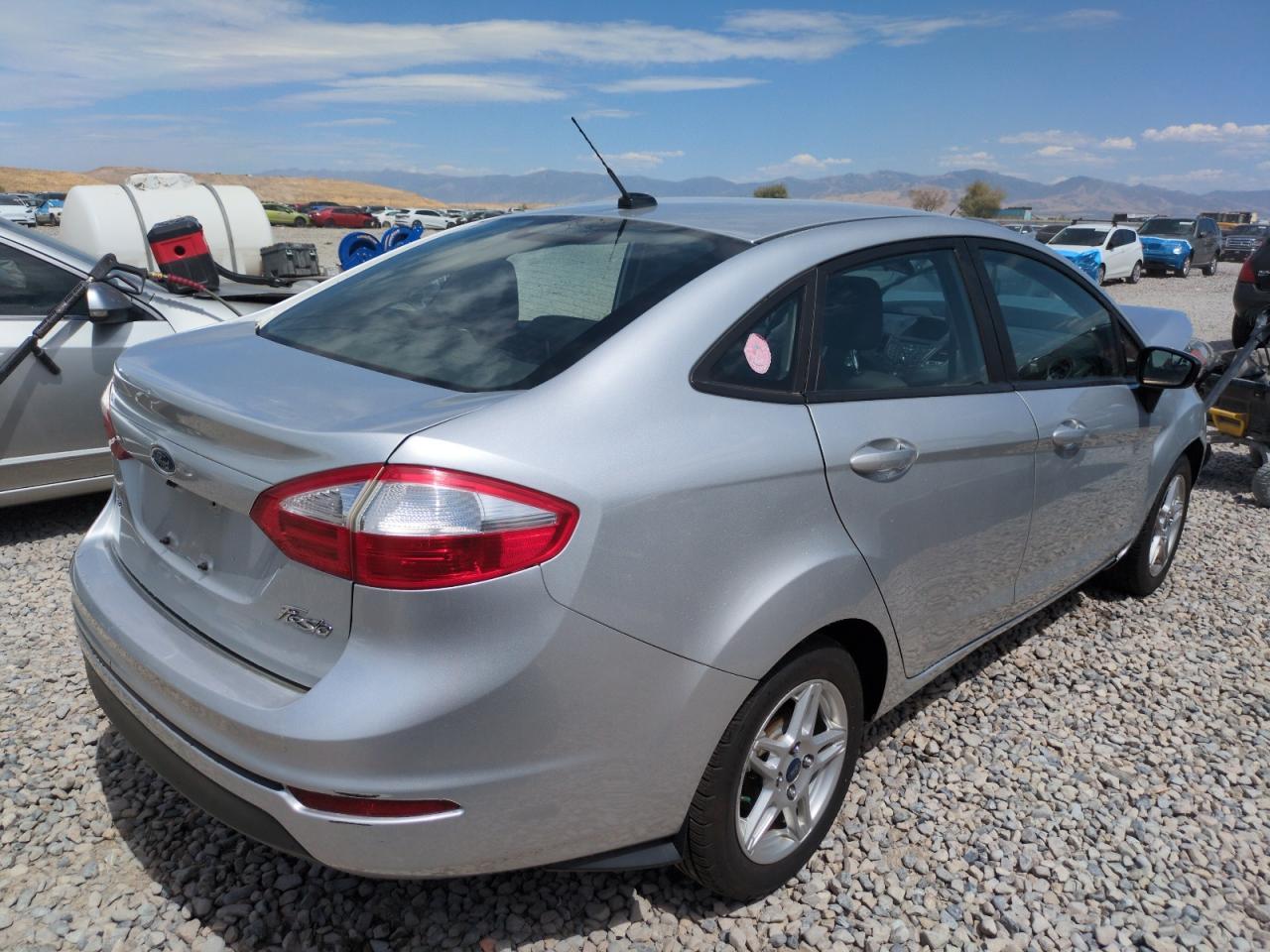 2017 Ford Fiesta Se - Image 3