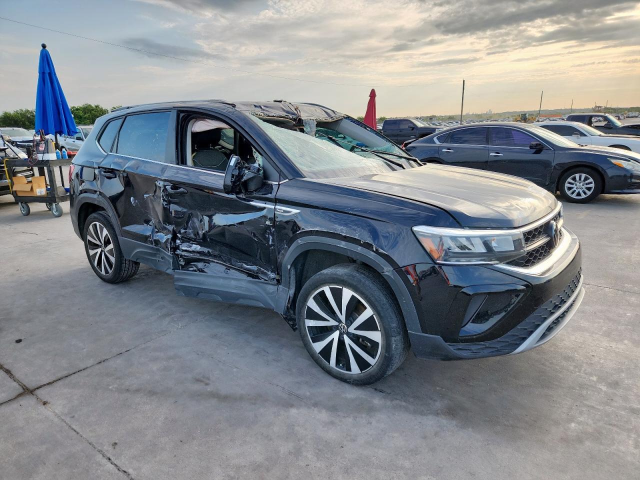 2023 Volkswagen Taos Se - Image 4