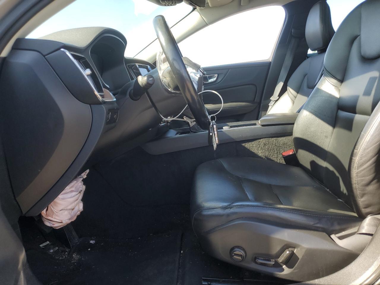 2019 Volvo S60 T6 Momentum - Image 7