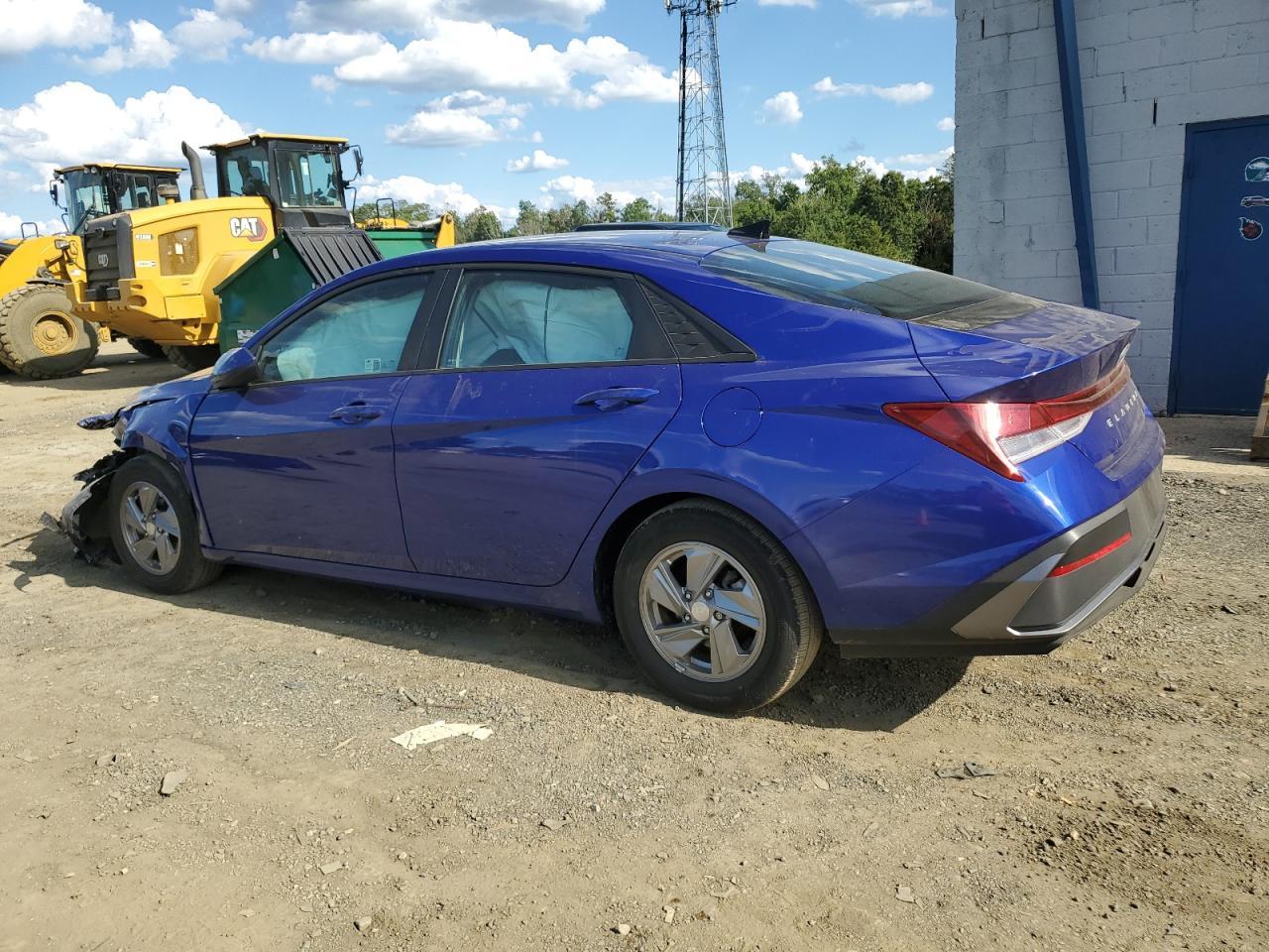 2024 Hyundai Elantra Se - Image 2