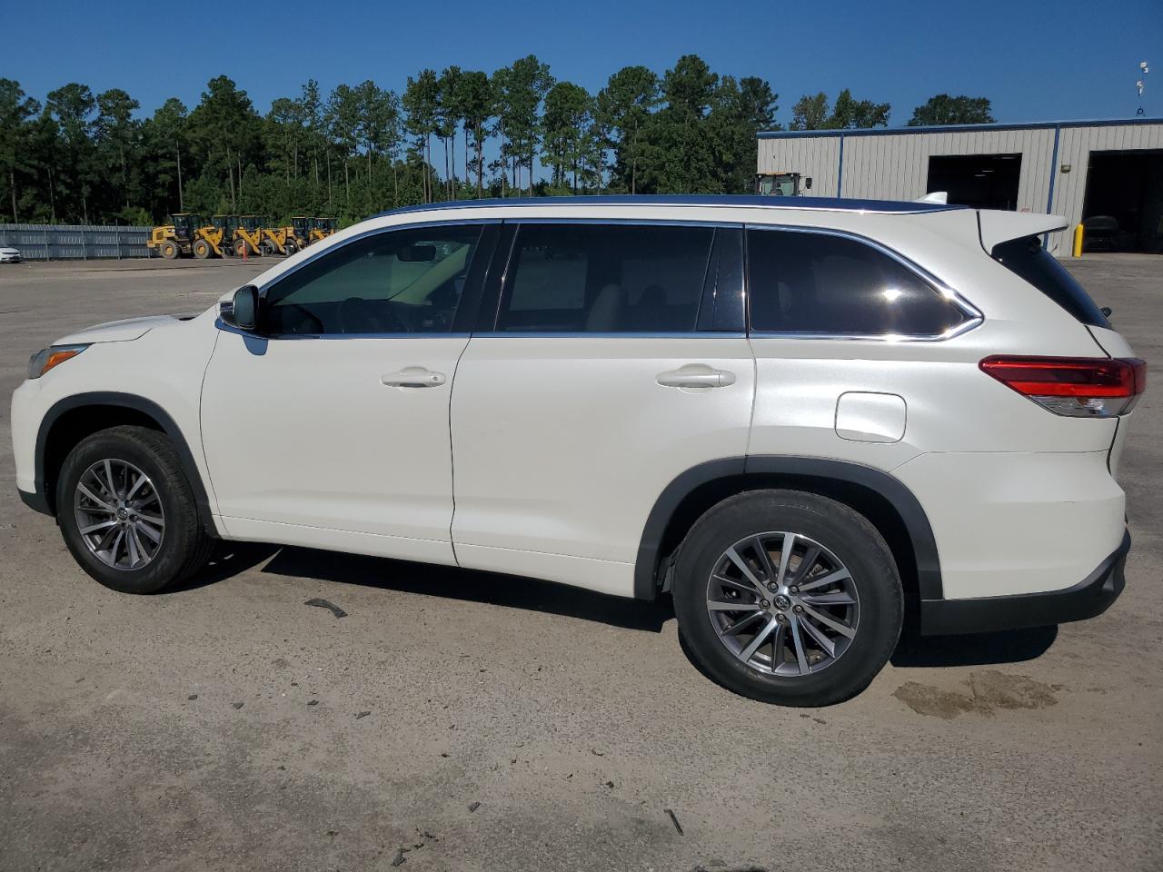 2018 Toyota Highlander Se - Image 2