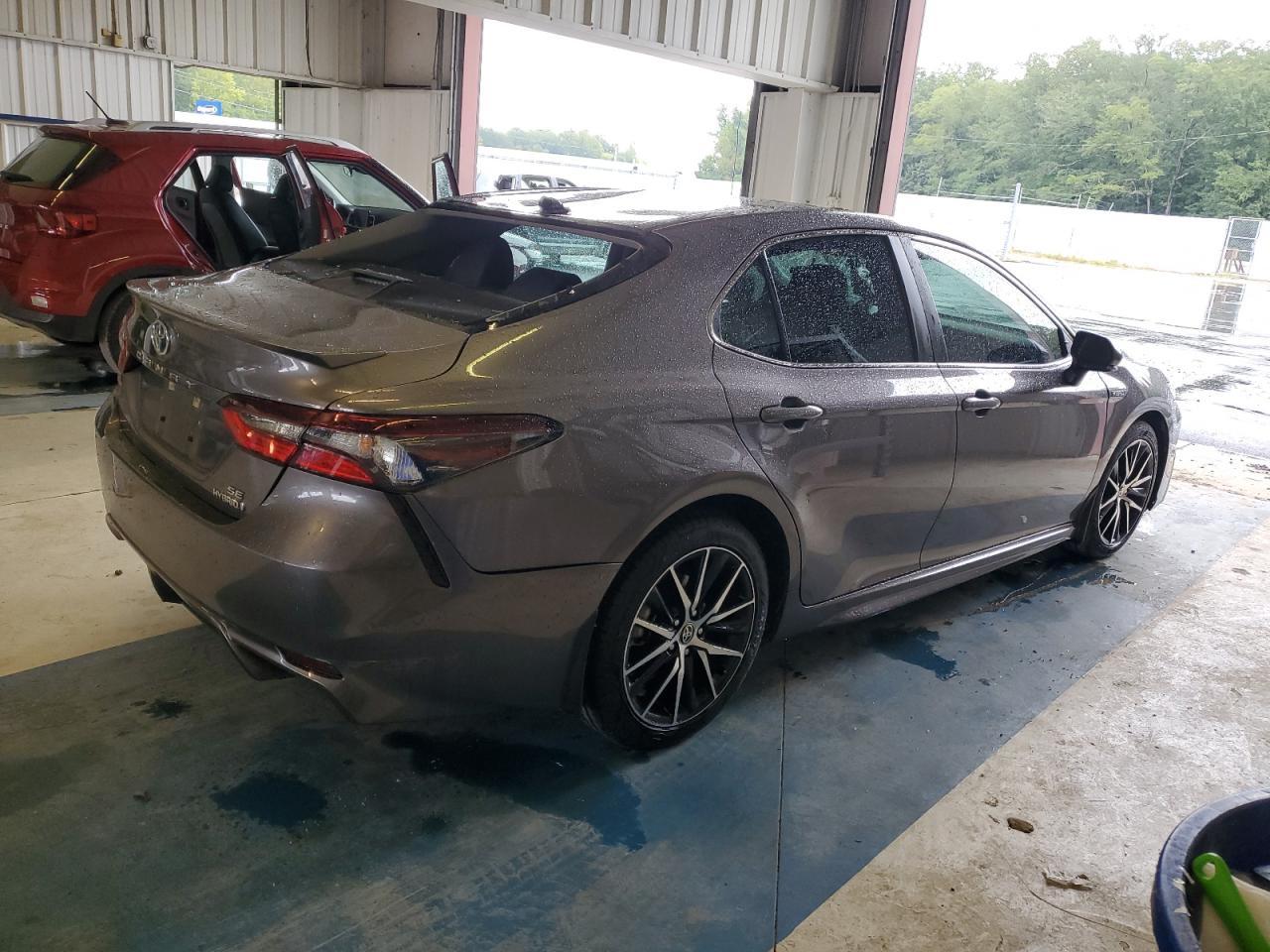 2021 Toyota Camry Se - Image 3