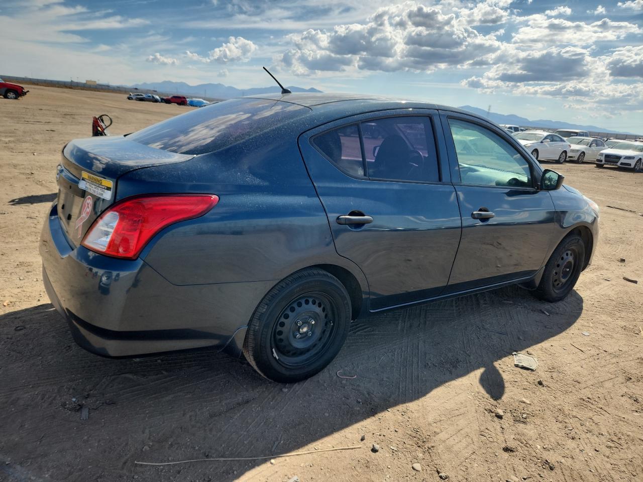 2016 Nissan Versa S - Image 3