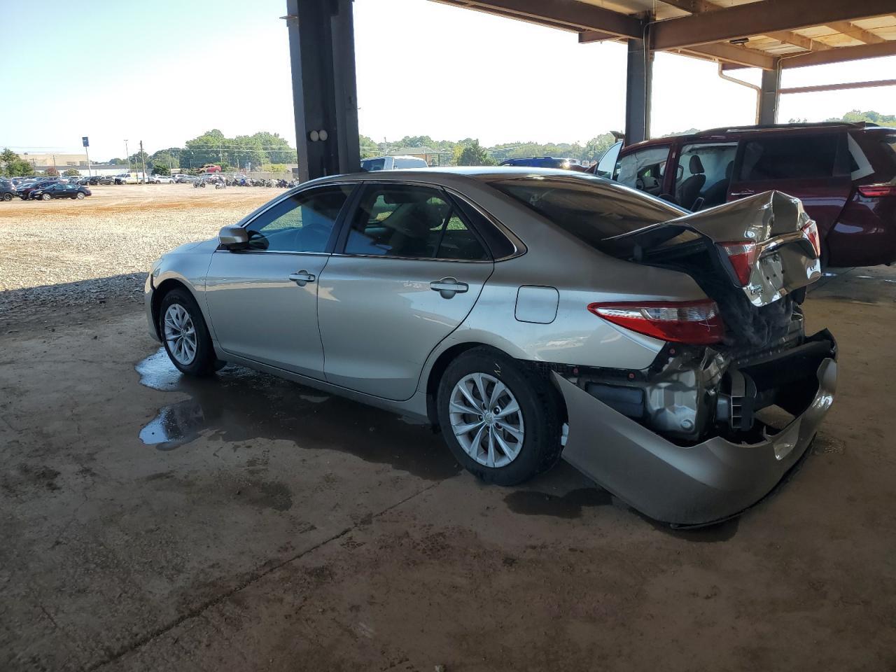 2015 Toyota Camry Le - Фото 2