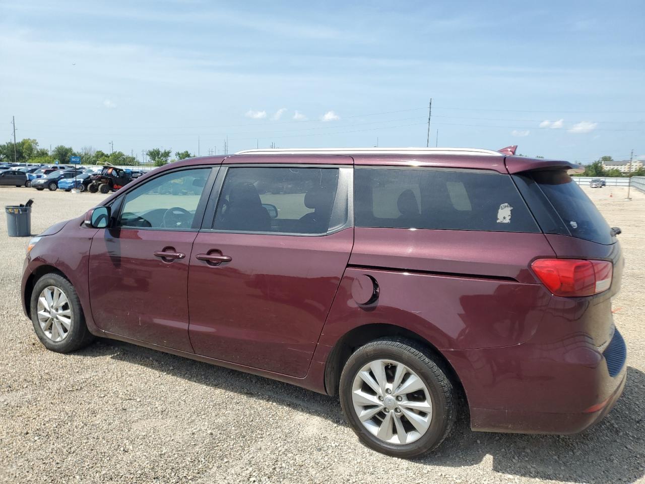 2017 Kia Sedona Lx - Фото 2
