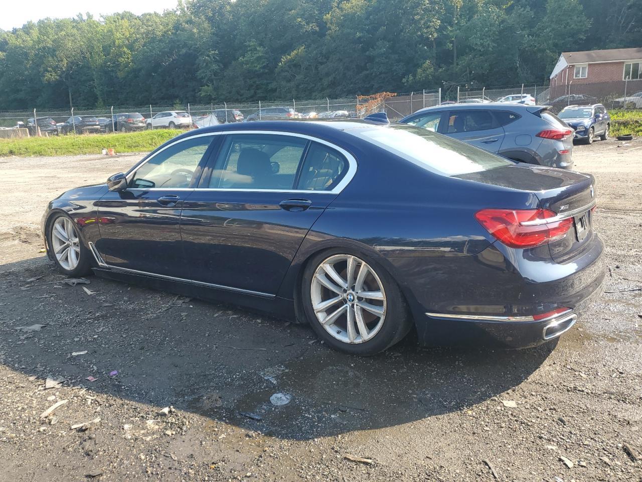2016 BMW 750 Xi - Фото 2