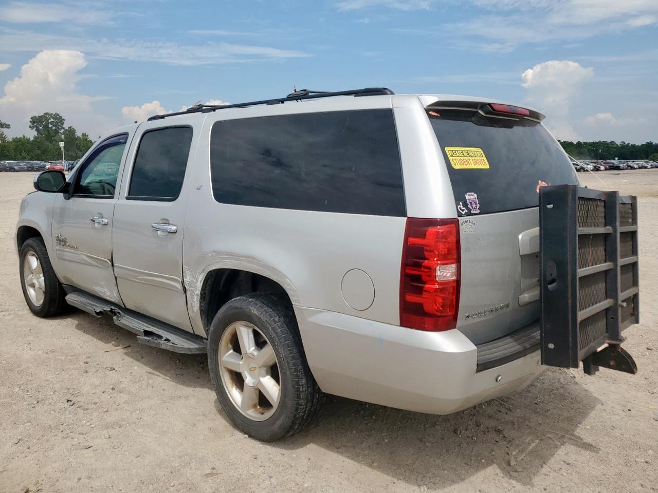 2011 Chevrolet Suburban C1500 Lt - Фото 2