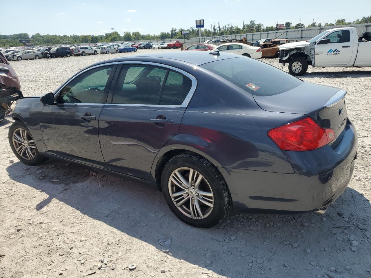 2011 Infiniti G25 - Image 2