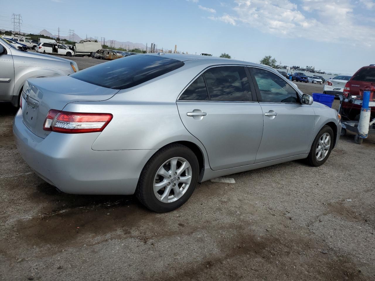 2011 Toyota Camry Base - Фото 3