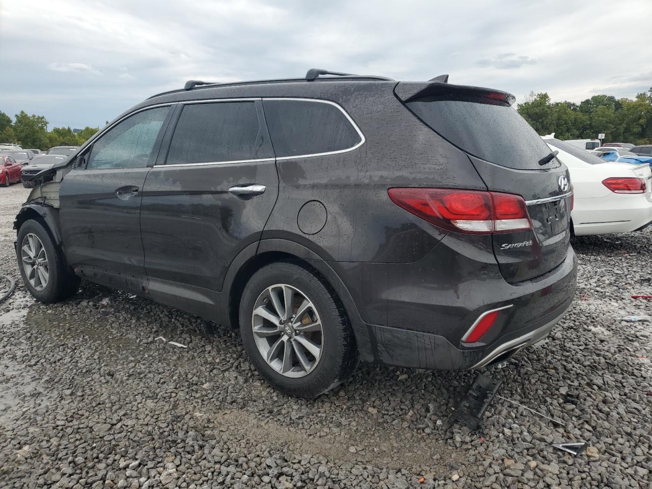 2017 Hyundai Santa Fe Se - Image 2