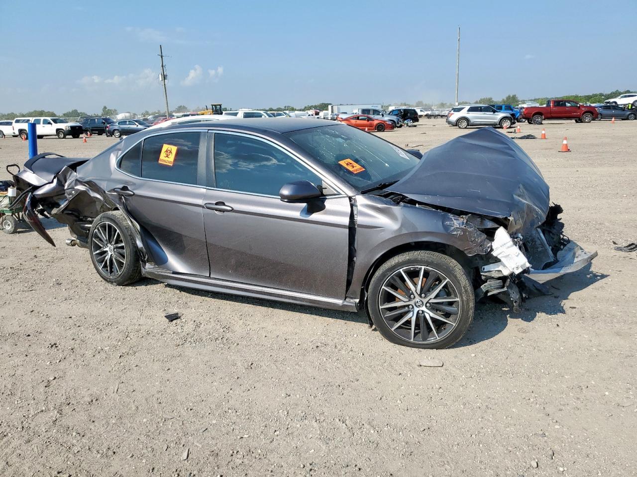 2021 Toyota Camry Se - Фото 4