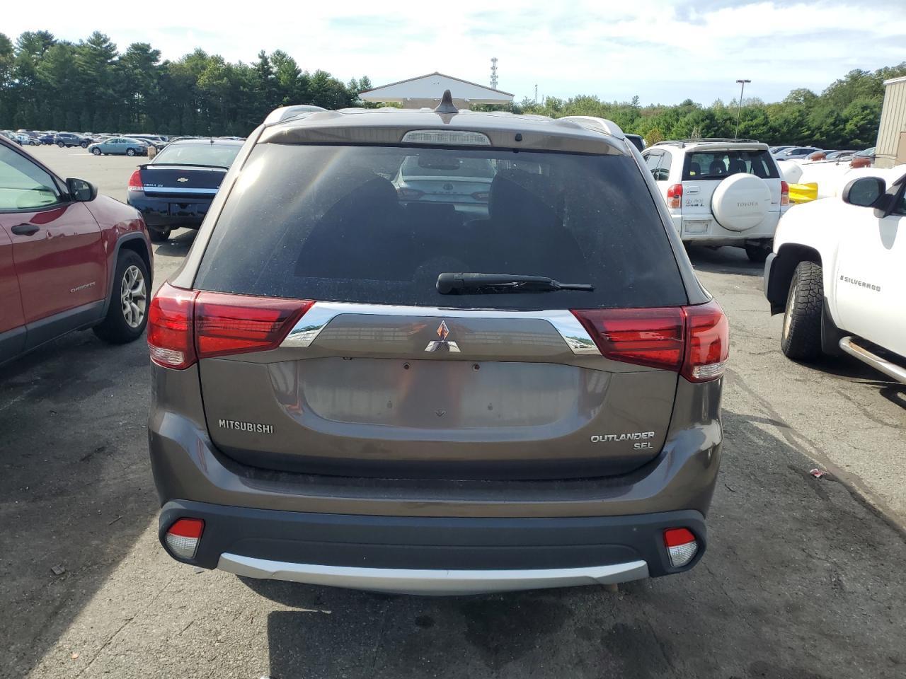 2017 Mitsubishi Outlander Se - Image 6