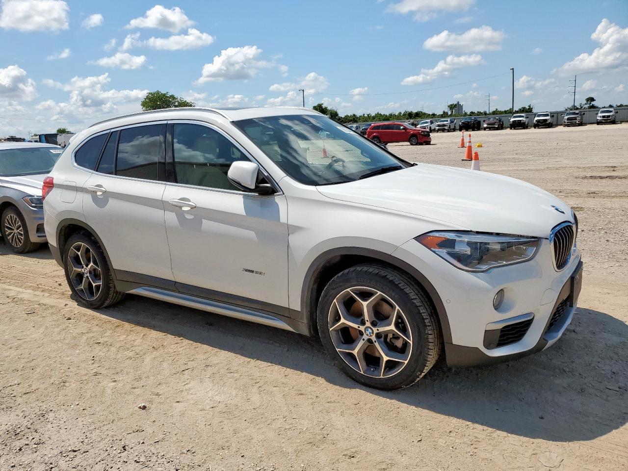 2017 BMW X1 xDrive28I - Фото 4