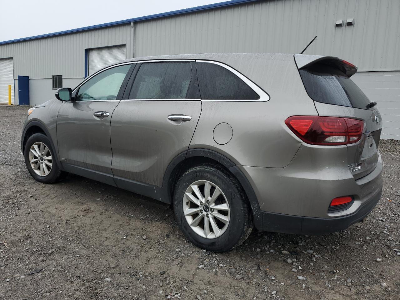 2019 Kia Sorento L - Image 2