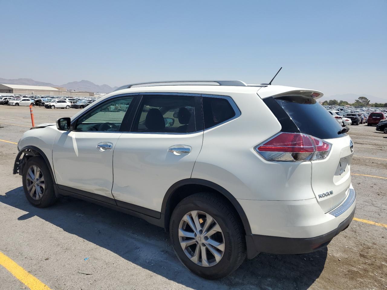 2015 Nissan Rogue S - Фото 2