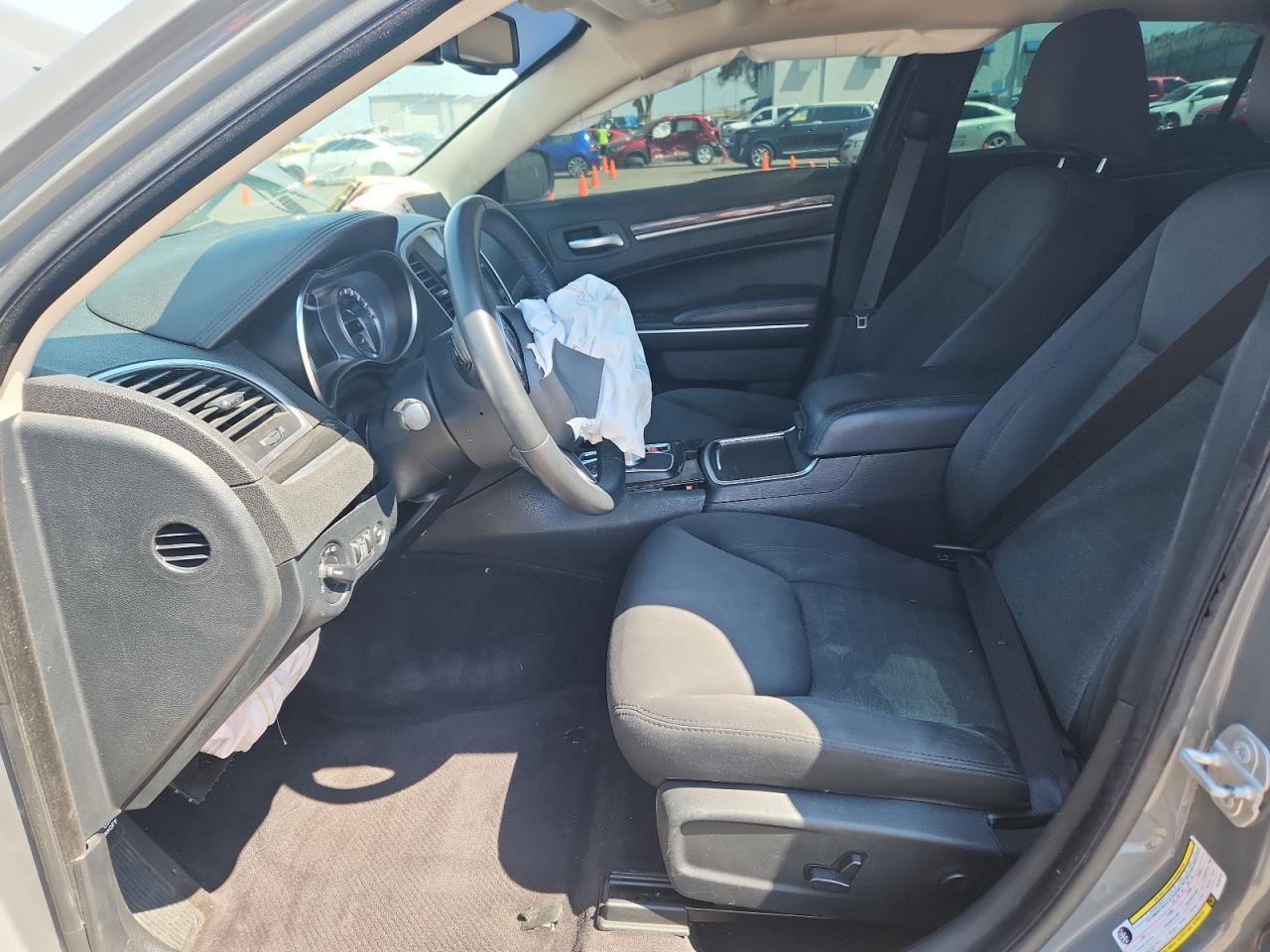 2018 Chrysler 300 Touring - Фото 7