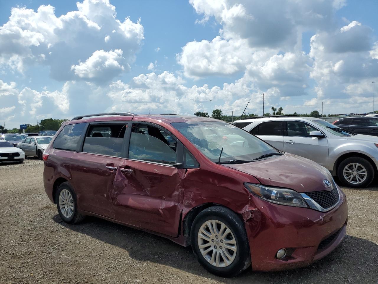 2015 Toyota Sienna Xle - Image 4