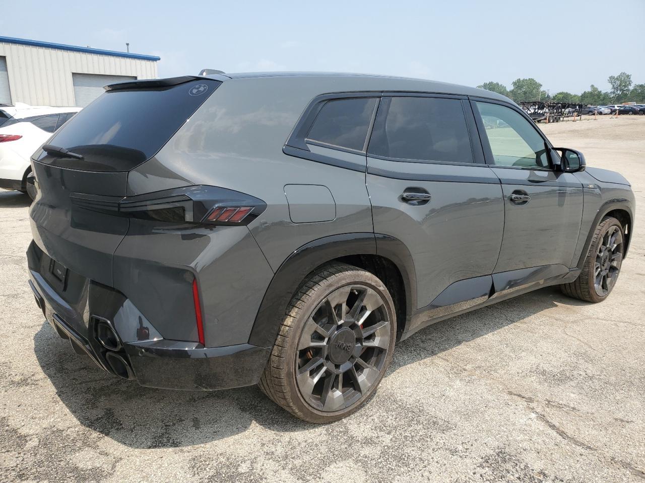 2023 BMW Xm - Image 3