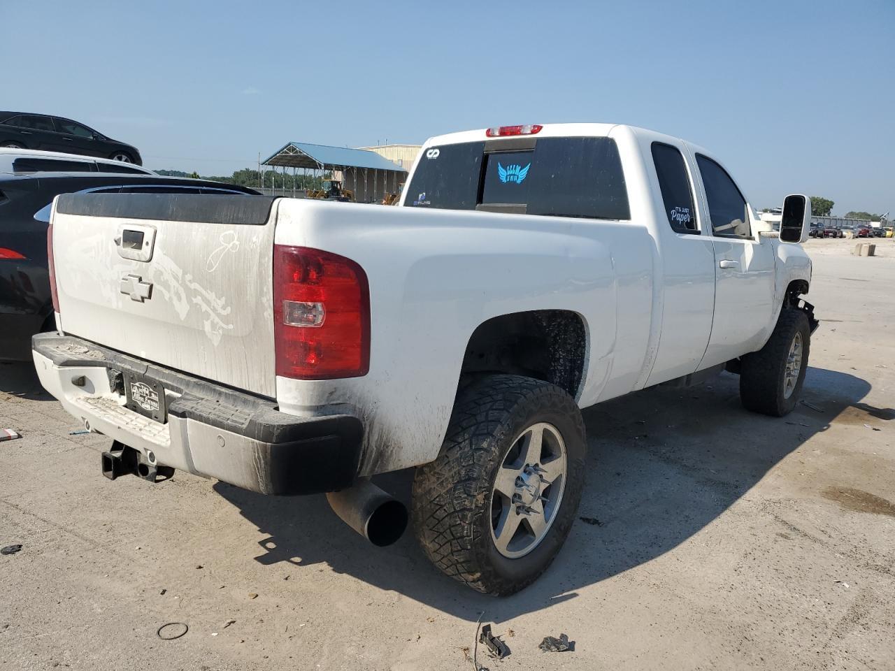 2011 Chevrolet Silverado K2500 Heavy Duty Ltz - Image 3