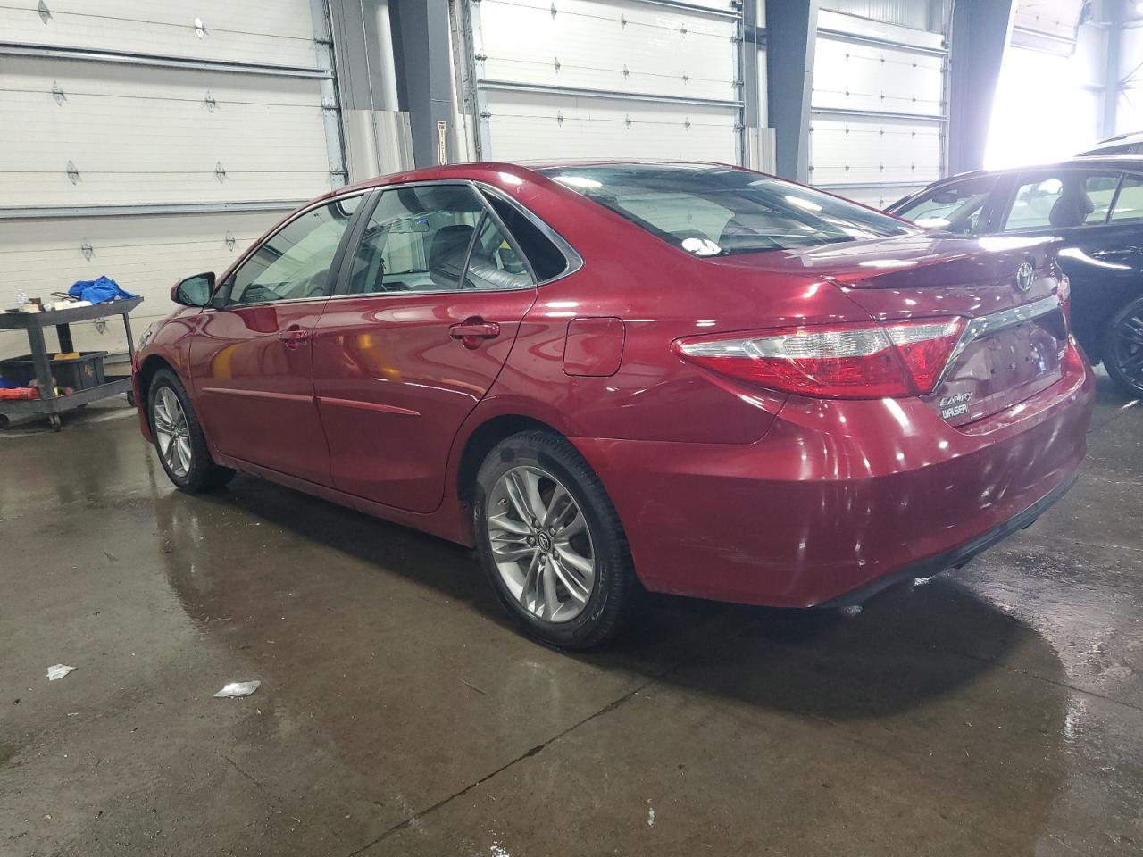 2017 Toyota Camry Le - Фото 2