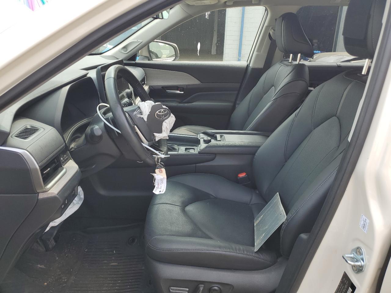 2024 Toyota Grand Highlander Platinum - Image 7