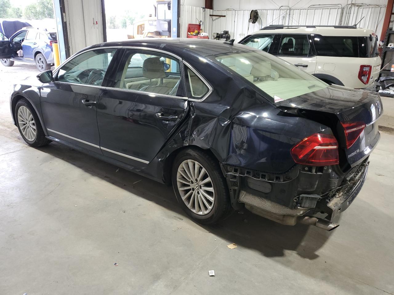 2017 Volkswagen Passat Se - Фото 2