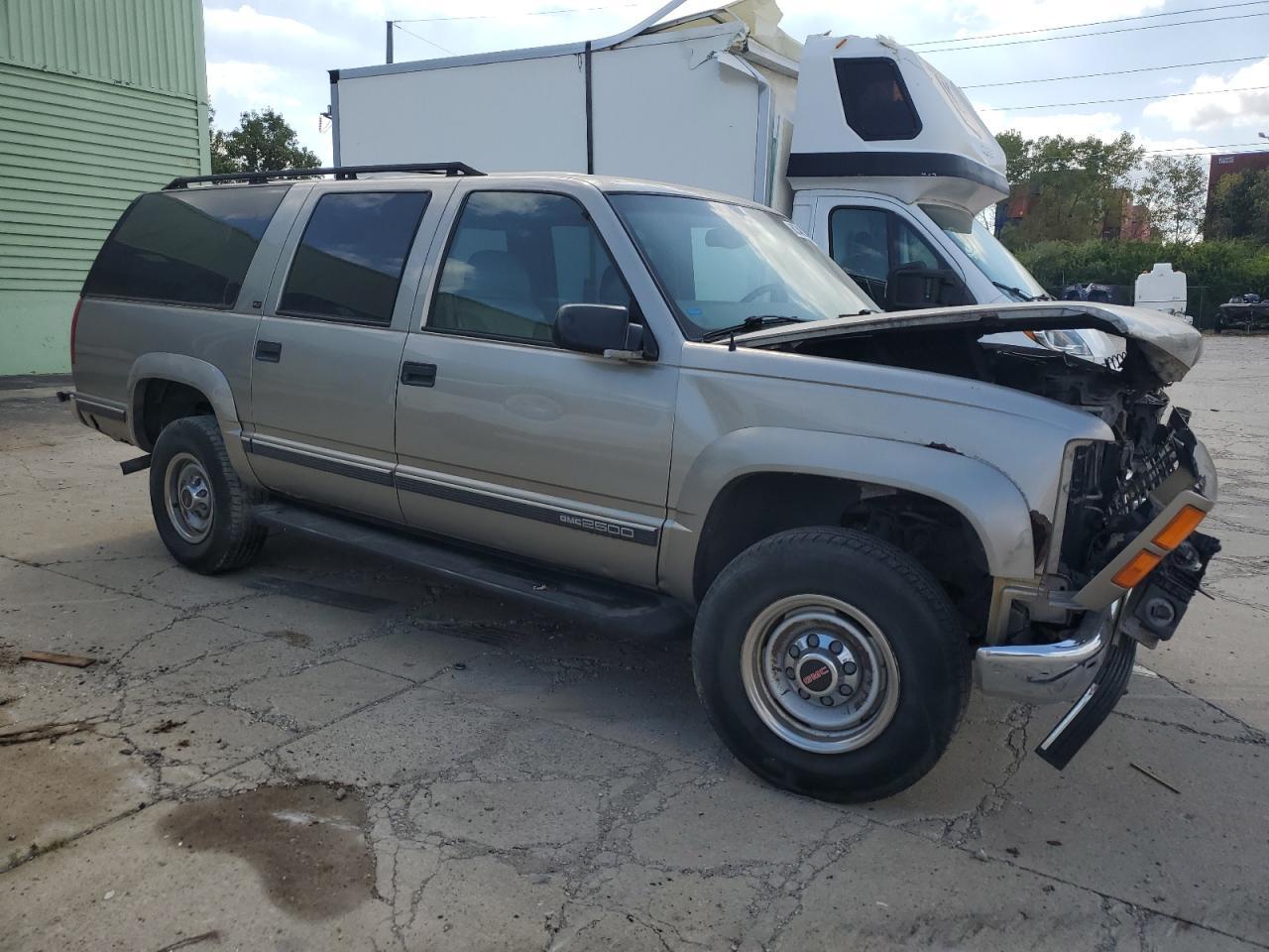 1999 GMC Suburban K2500 - Фото 4