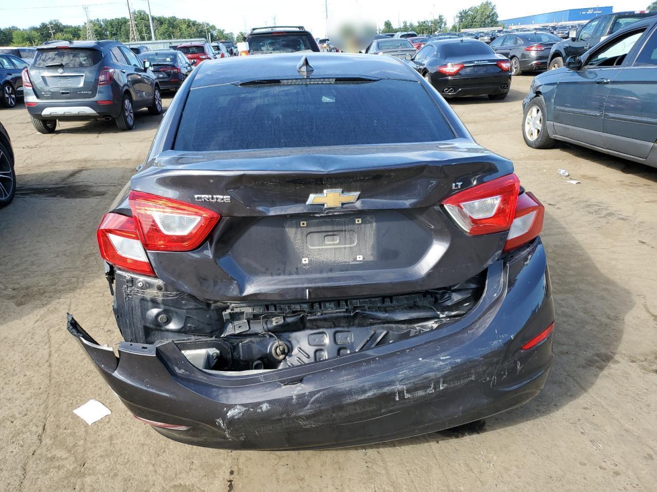 2017 Chevrolet Cruze Lt - Image 6