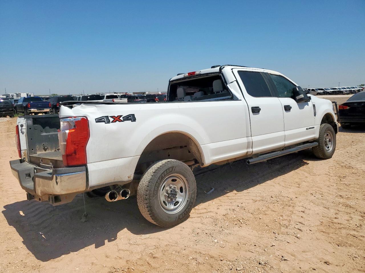 2022 Ford F250 Super Duty - Фото 3
