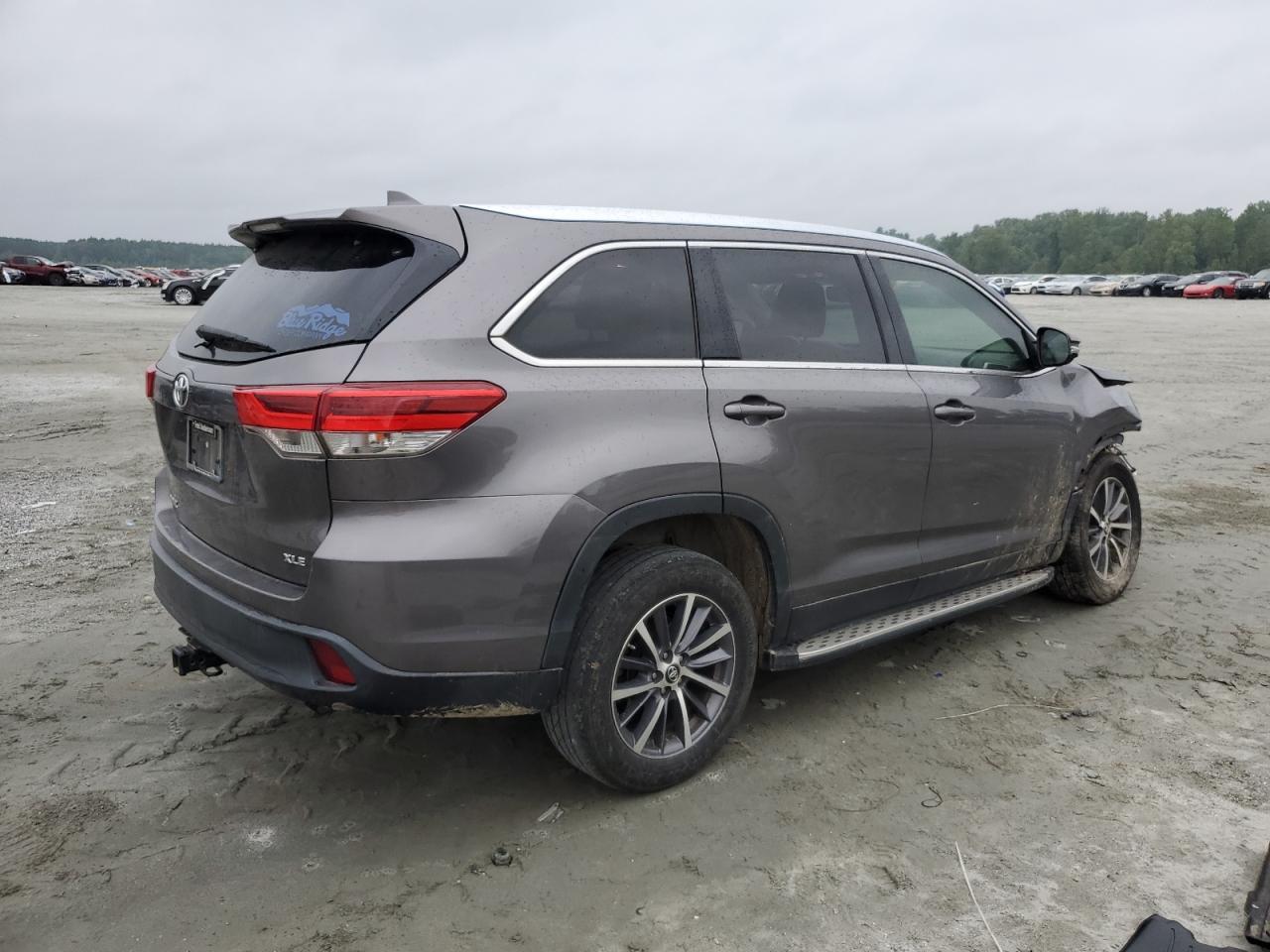 2019 Toyota Highlander Se - Фото 3