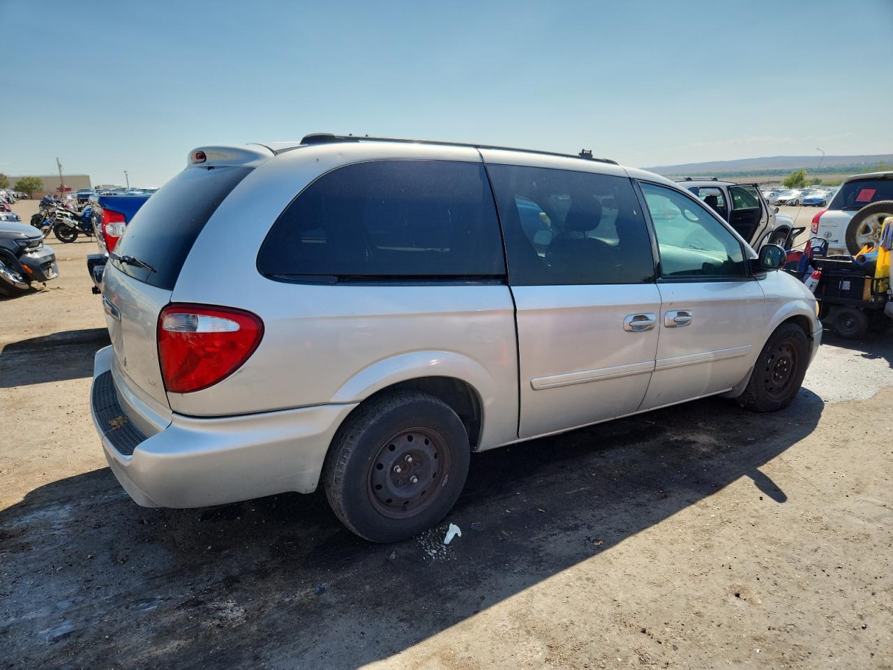 2005 Chrysler Town & Country Lx - Фото 3