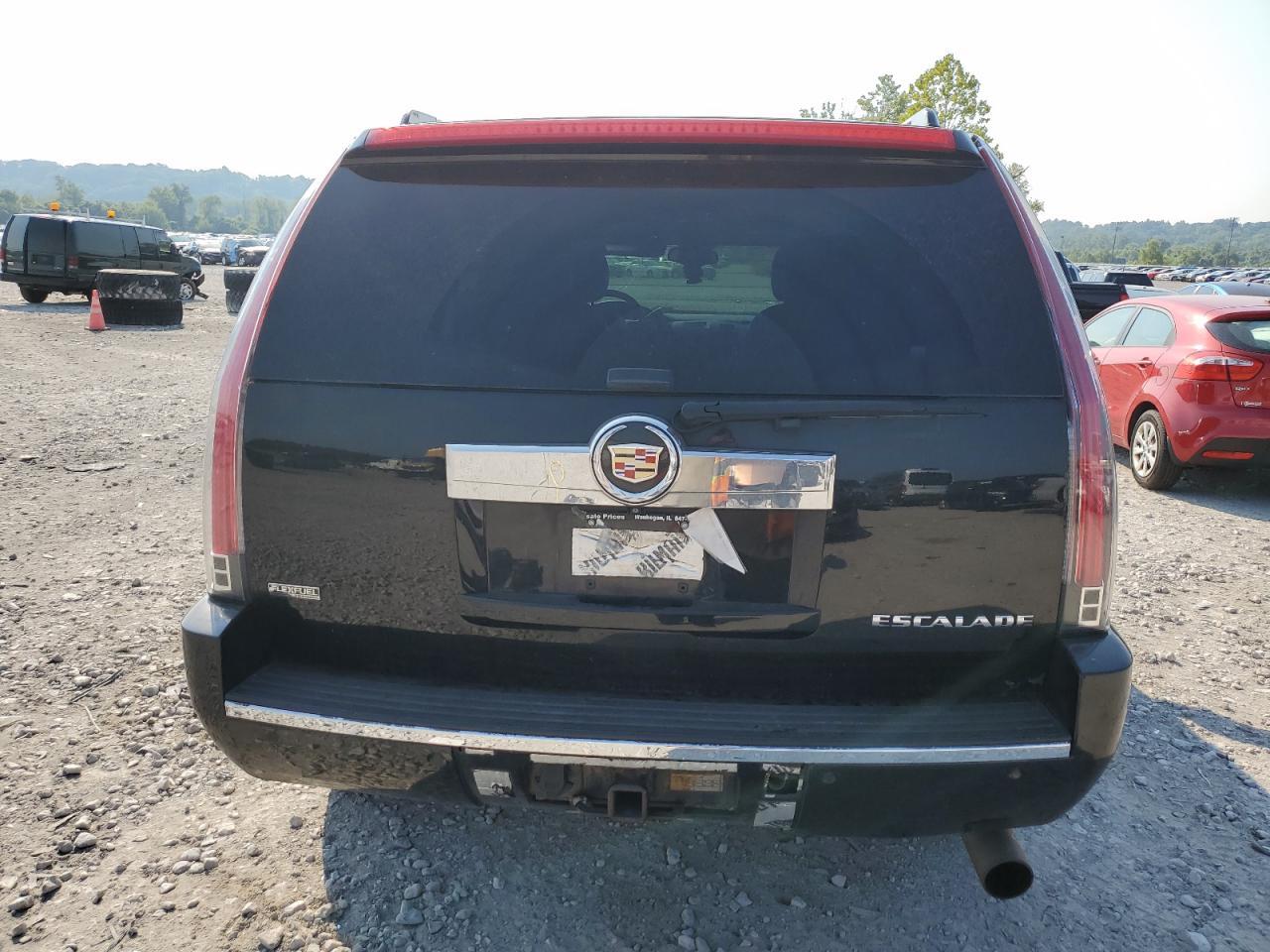 2012 Cadillac Escalade Luxury - Image 6