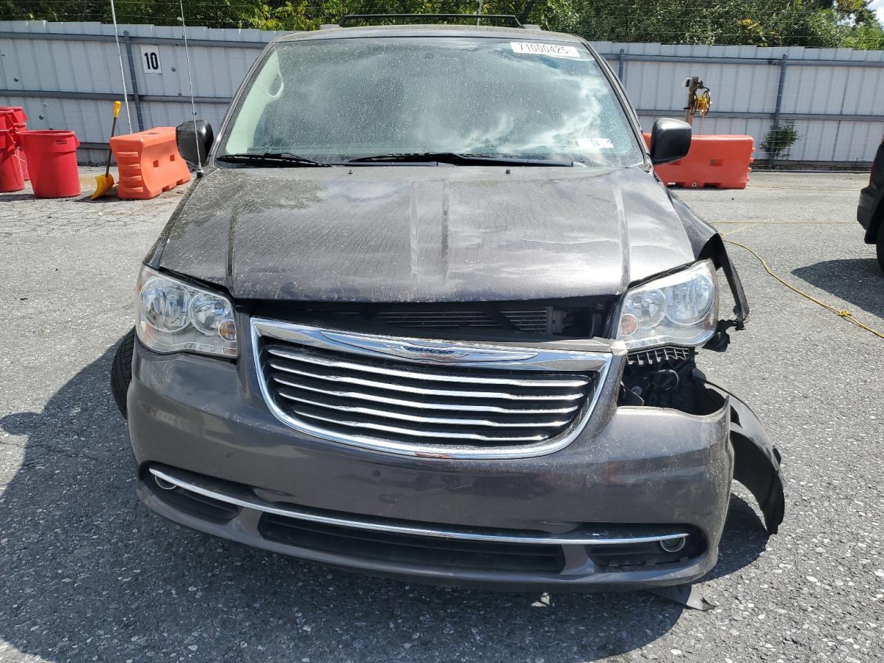 2016 Chrysler Town & Country Touring - Фото 5