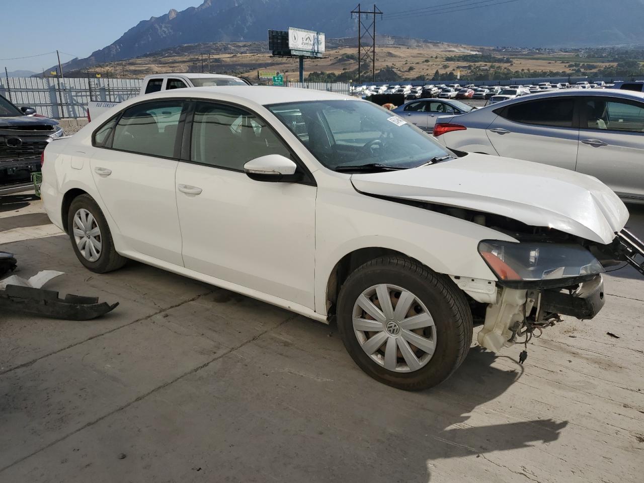 2012 Volkswagen Passat S - Фото 4