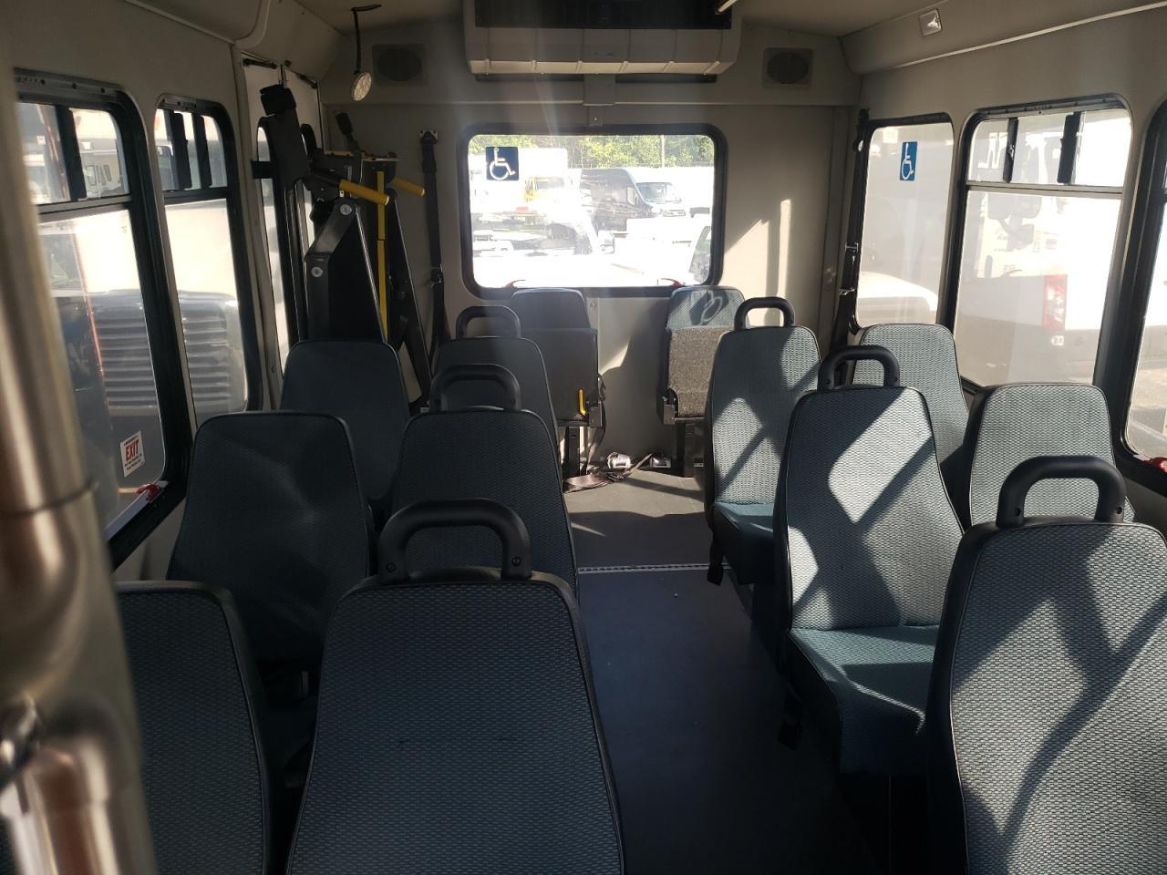 2022 Chevrolet Express G4500 - Фото 6
