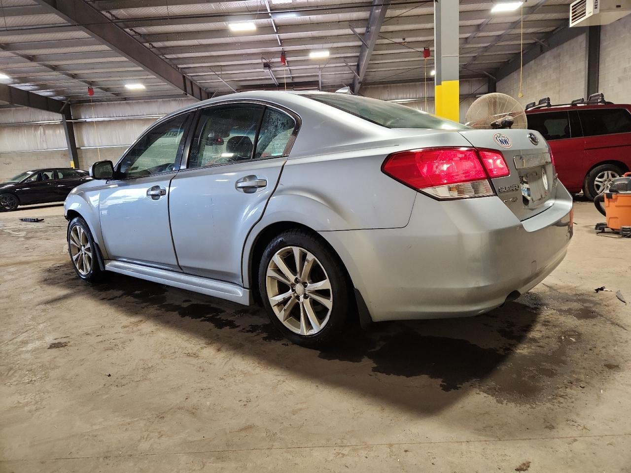 2013 Subaru Legacy 2.5I Limited - Фото 2