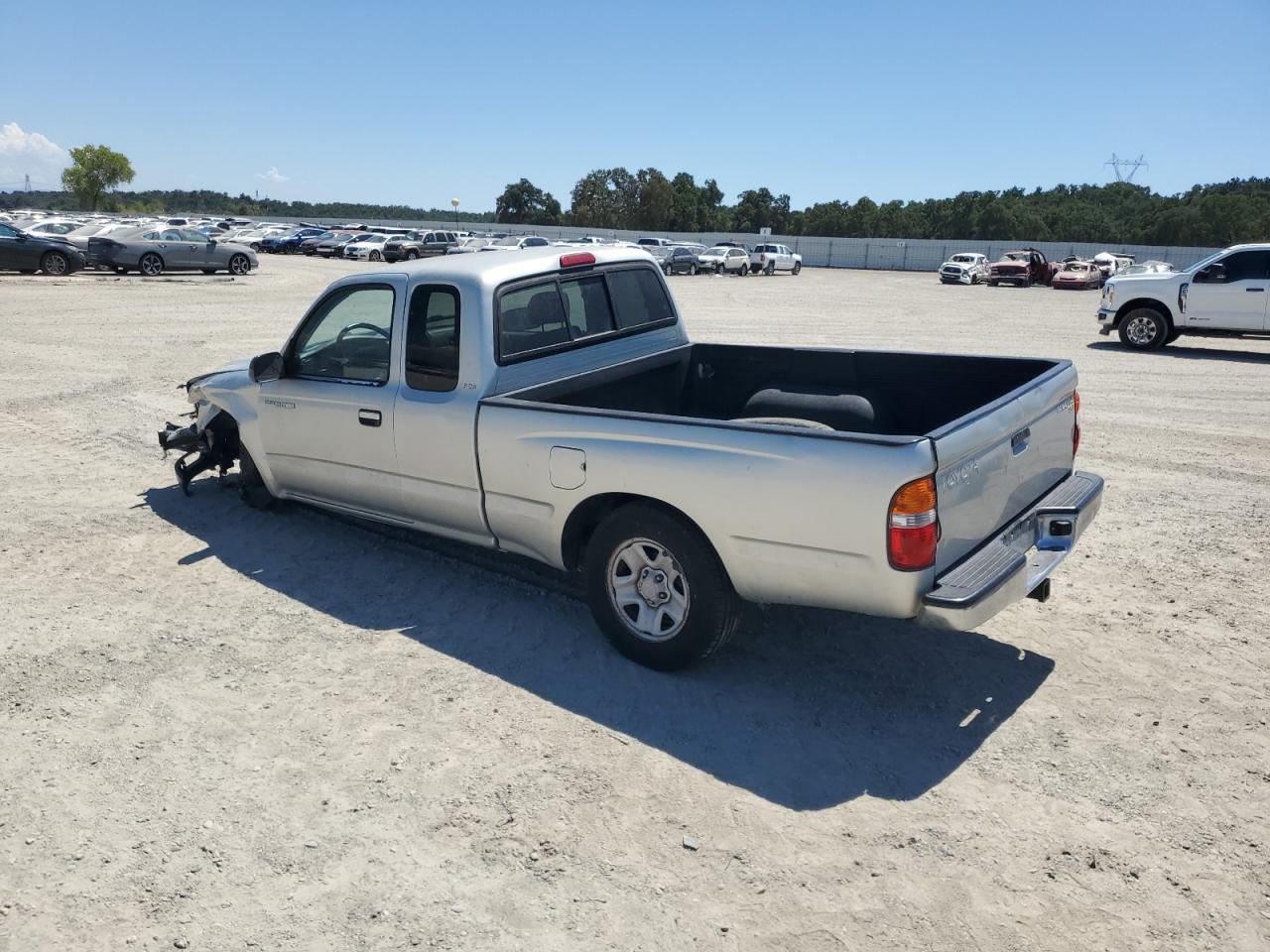 2001 Toyota Tacoma Xtracab - Image 2