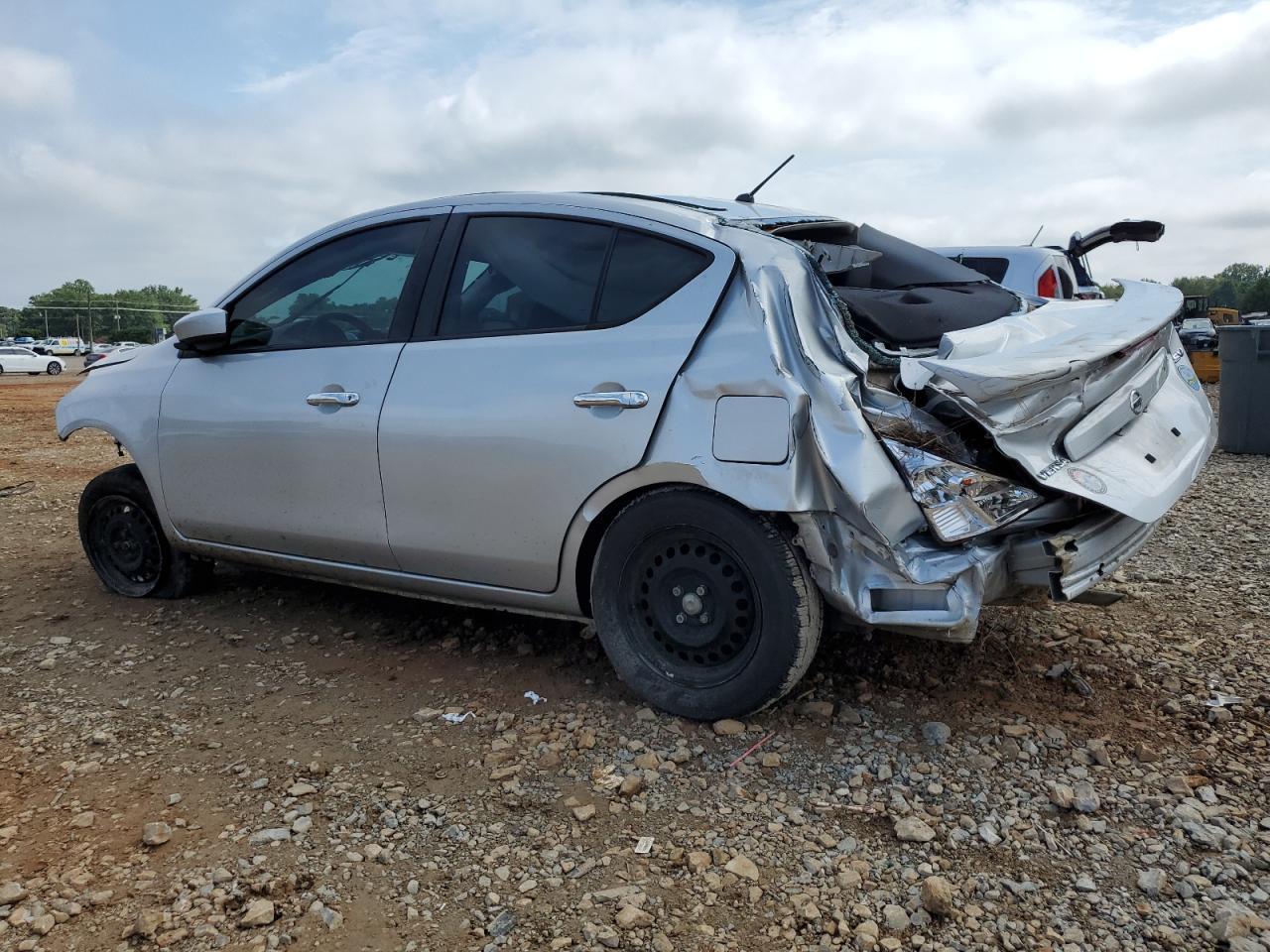 2019 Nissan Versa S - Фото 2
