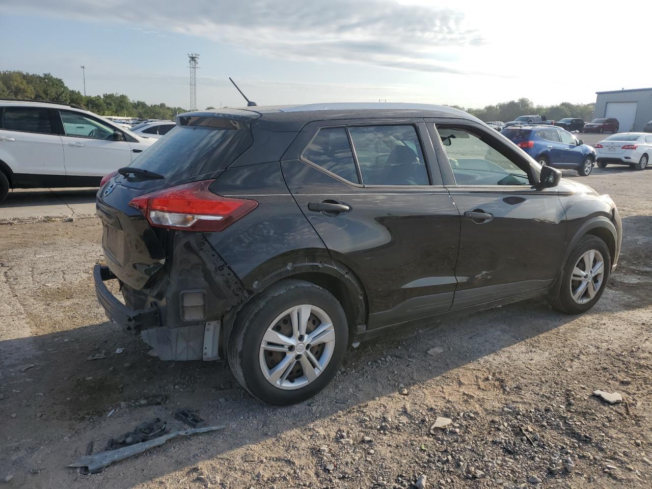 2019 Nissan Kicks S - Image 3